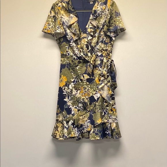 Tahari Dresses & Skirts - Dress